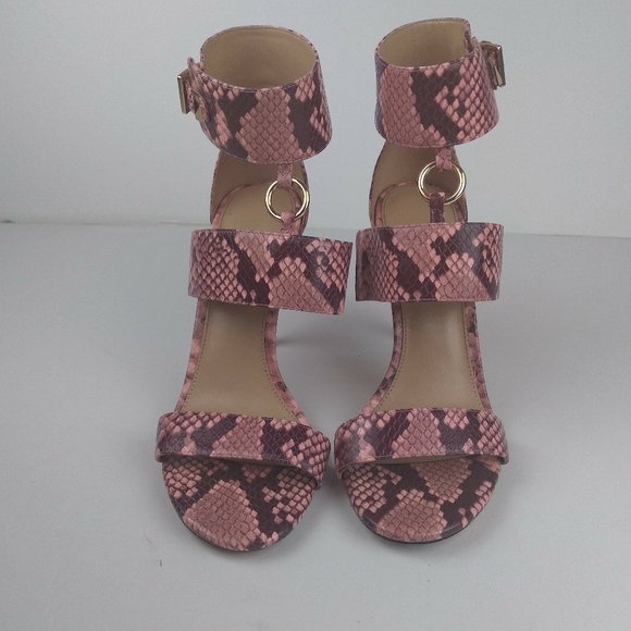 Michele  Kors Amos ankle strap sandal in shell pink snake skin print size 8.5 M - Picture 5 of 16
